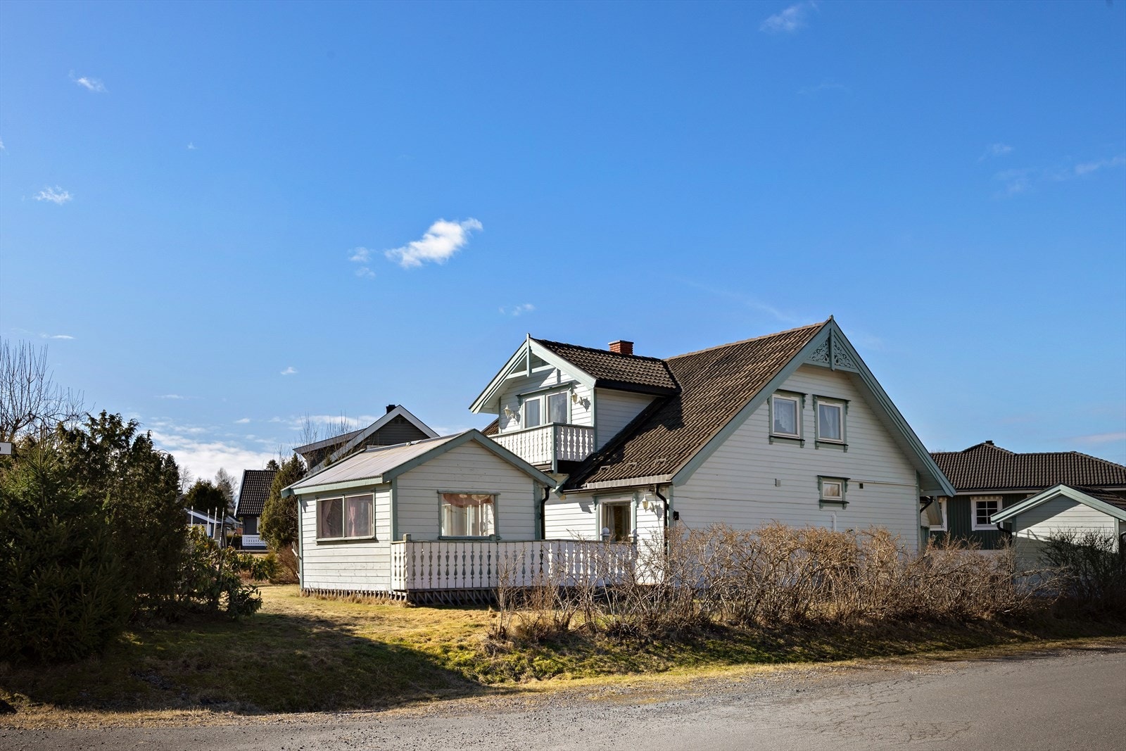 Eiendommen ligger i et barnevennlig og attraktivt boligområde på Linåkermoen II. Galleribilde