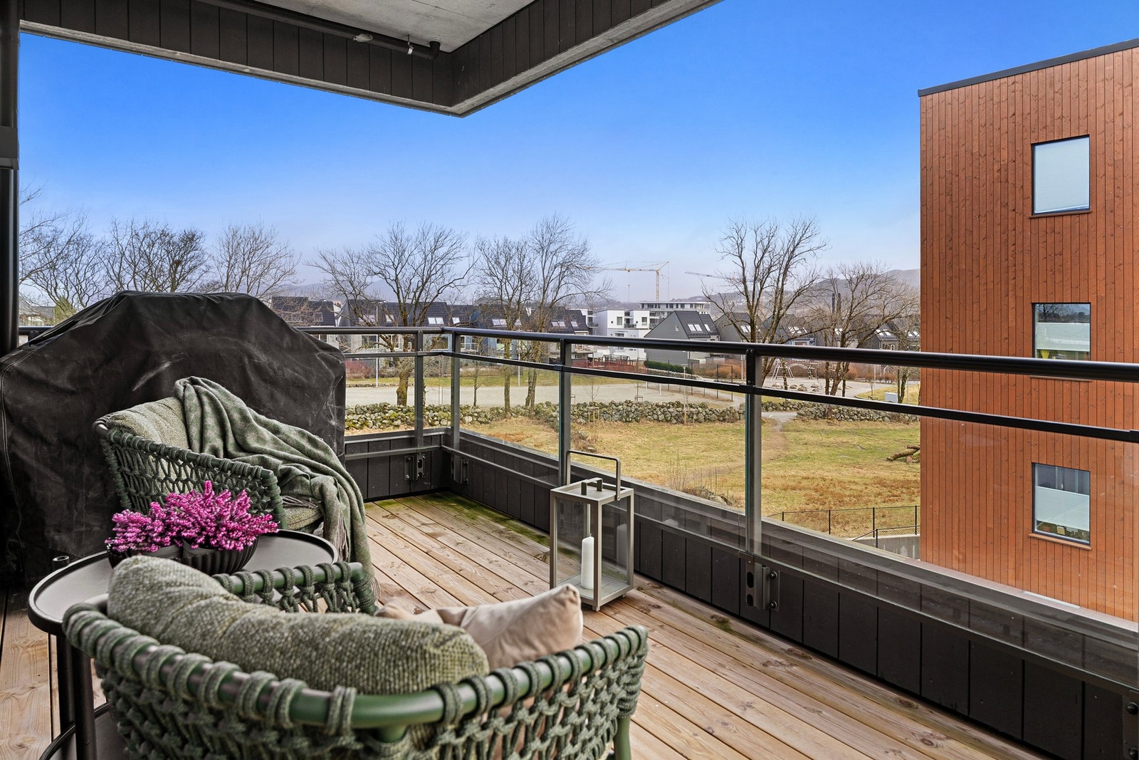 Leiligheten ligger i 3. etasje med heisadkomst. Galleribilde