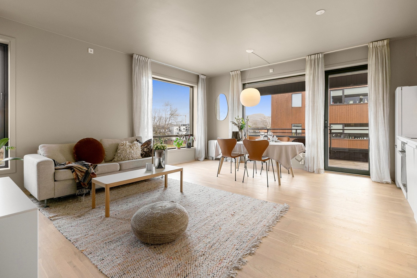 Velkommen til Bronsekarveien 36B - Presentert av Thomas Heggen v/ Privatmegleren Sandnes. Galleribilde