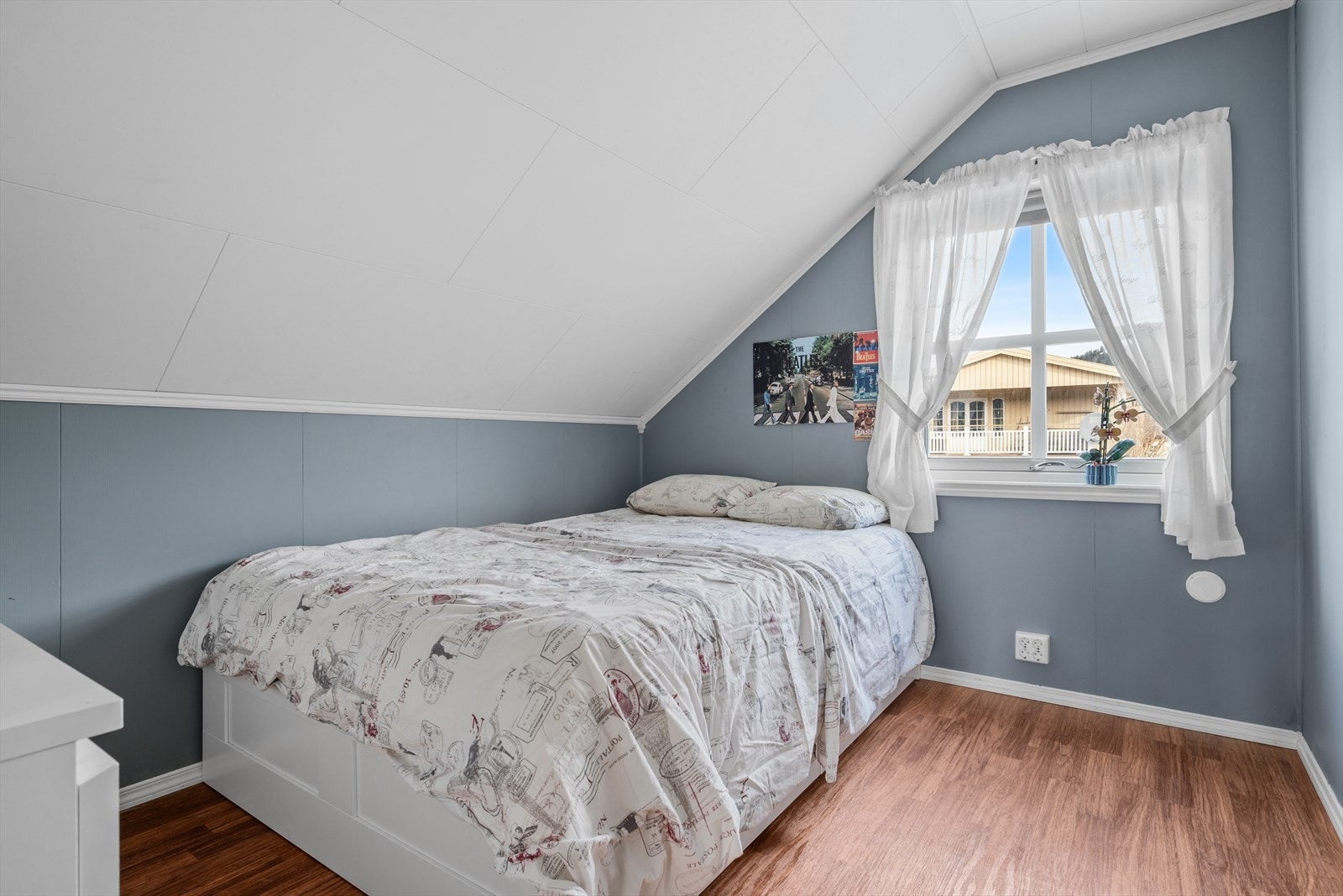 I loftsetasjen er det to soverom - ett på ca. 7 kvm og ett på ca. 9,5 kvm. Galleribilde