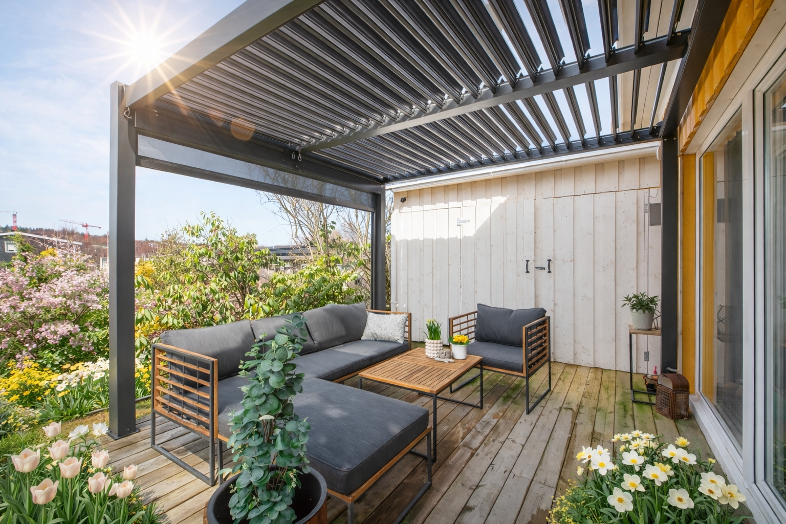Herlig terrasse omringet av diverse beplantning (AI-generert) Galleribilde