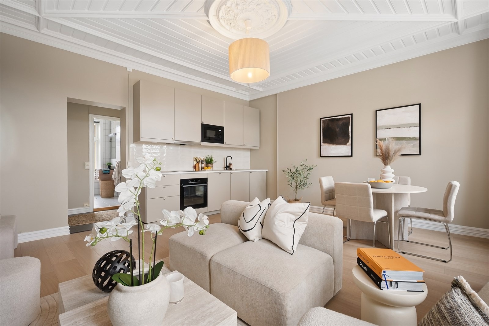 Stue og kjøkken ligge i åpen løsning. Galleribilde