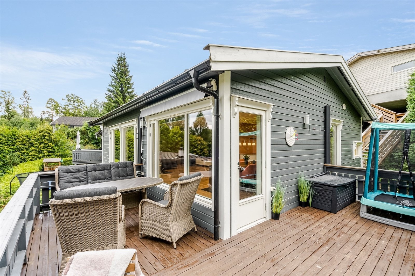 Romslig, vestvendt balkong med mulighet til å nyte lange sommerkvelder. Galleribilde