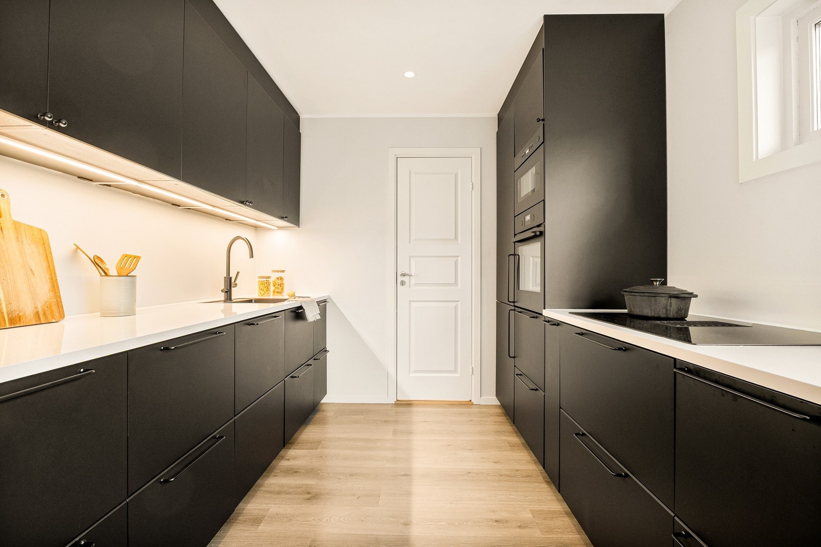 Husk påmelding til visning. Søndag 12. April. 13:00-14:00 Galleribilde