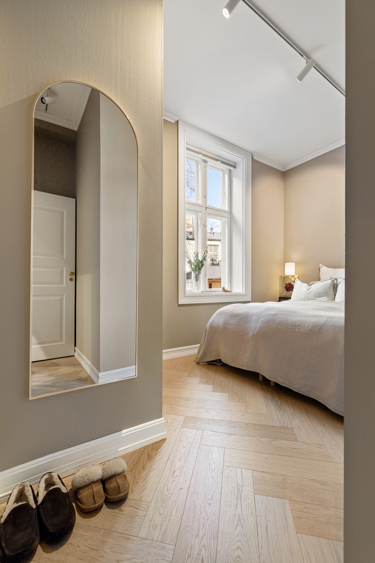 Soverommet vender mot fredelige omgivelser i indre gårdsrom. Galleribilde