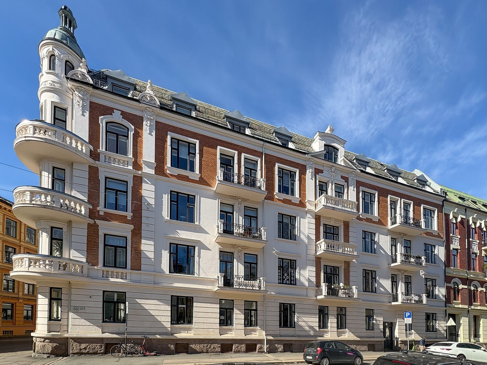 Representativ og fornem Frognergård fra 1899. Galleribilde