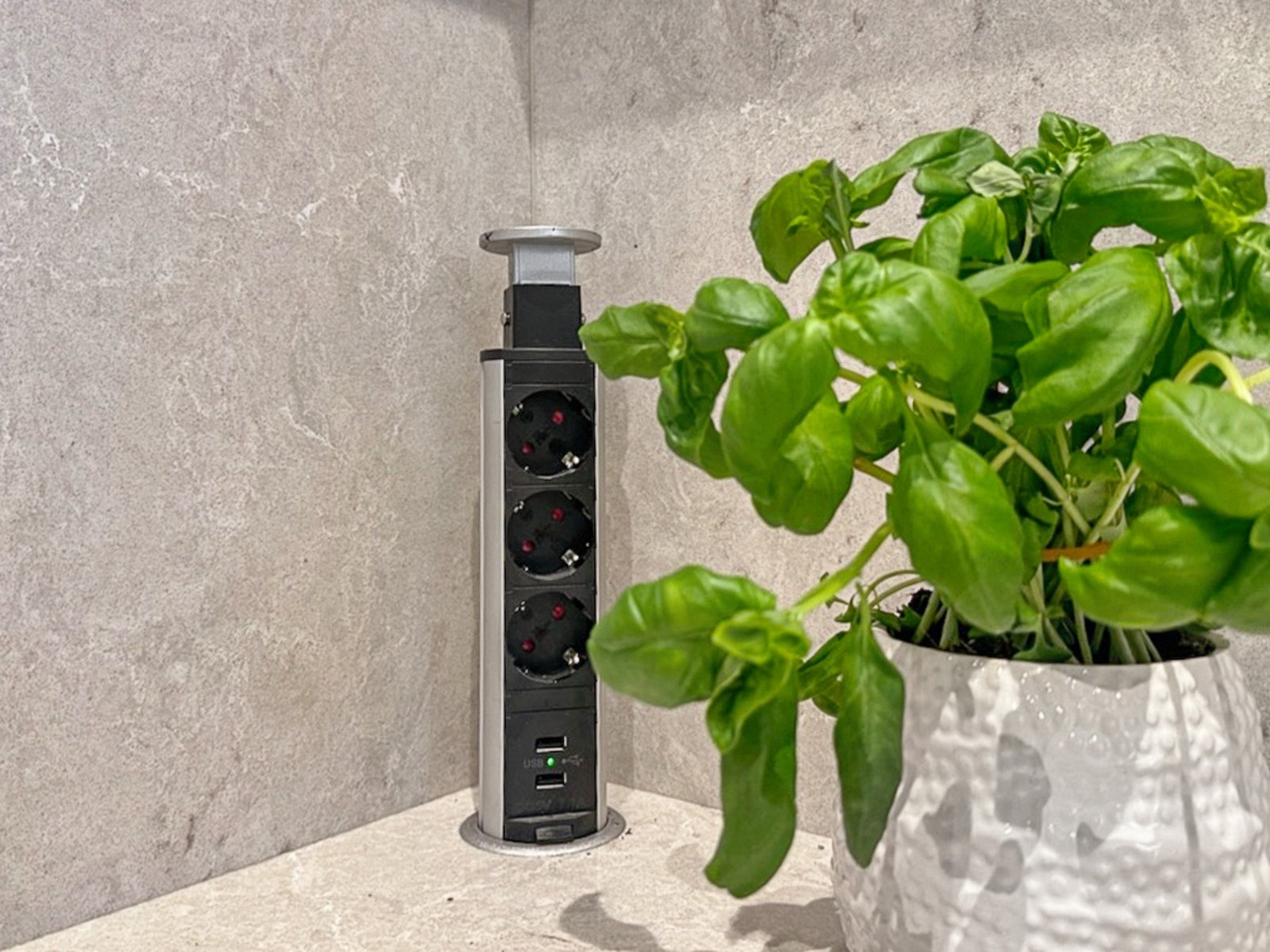 Innebygget pop up stick med USB. Galleribilde