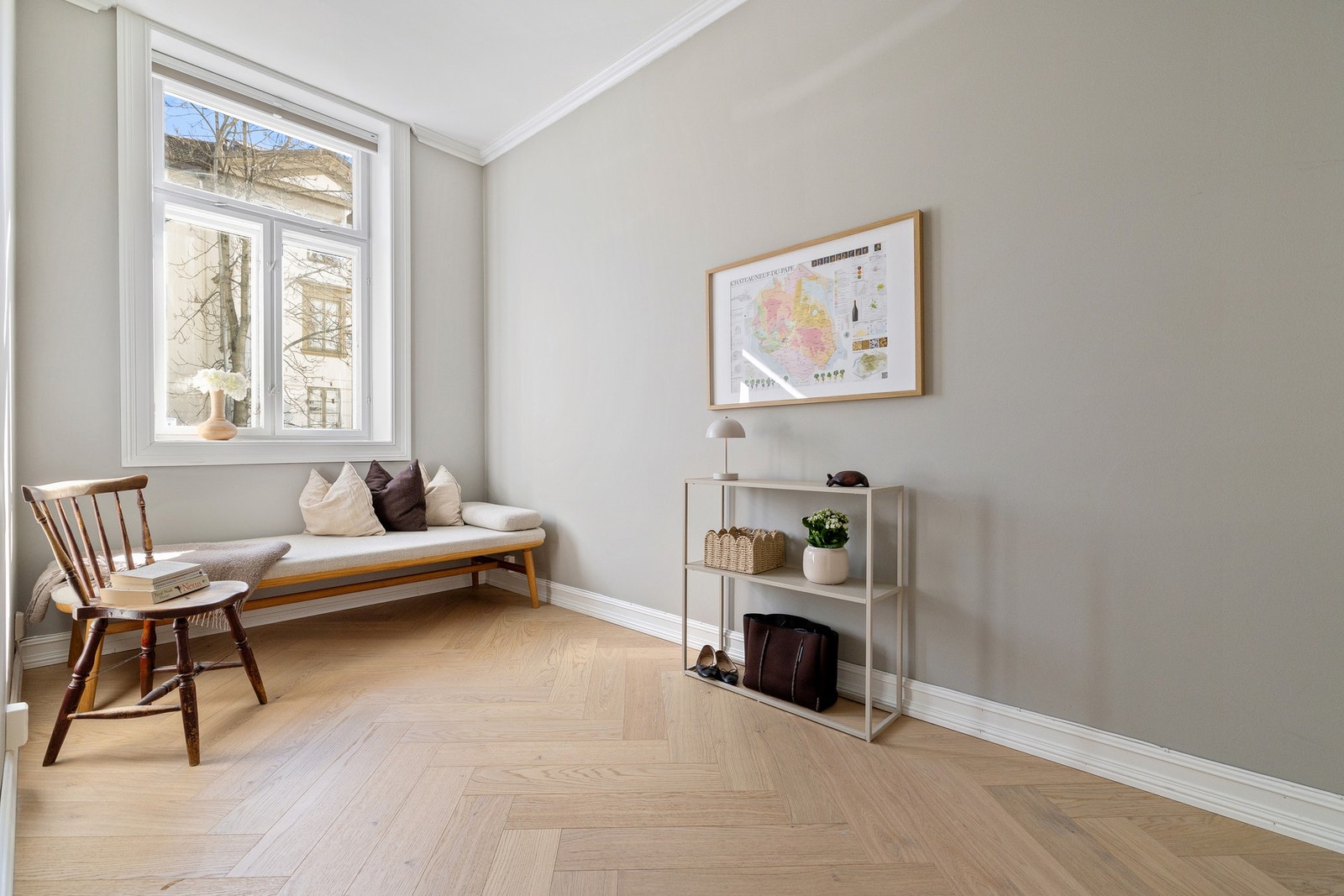 Gjesterom med god plass til dobbeltseng. Galleribilde