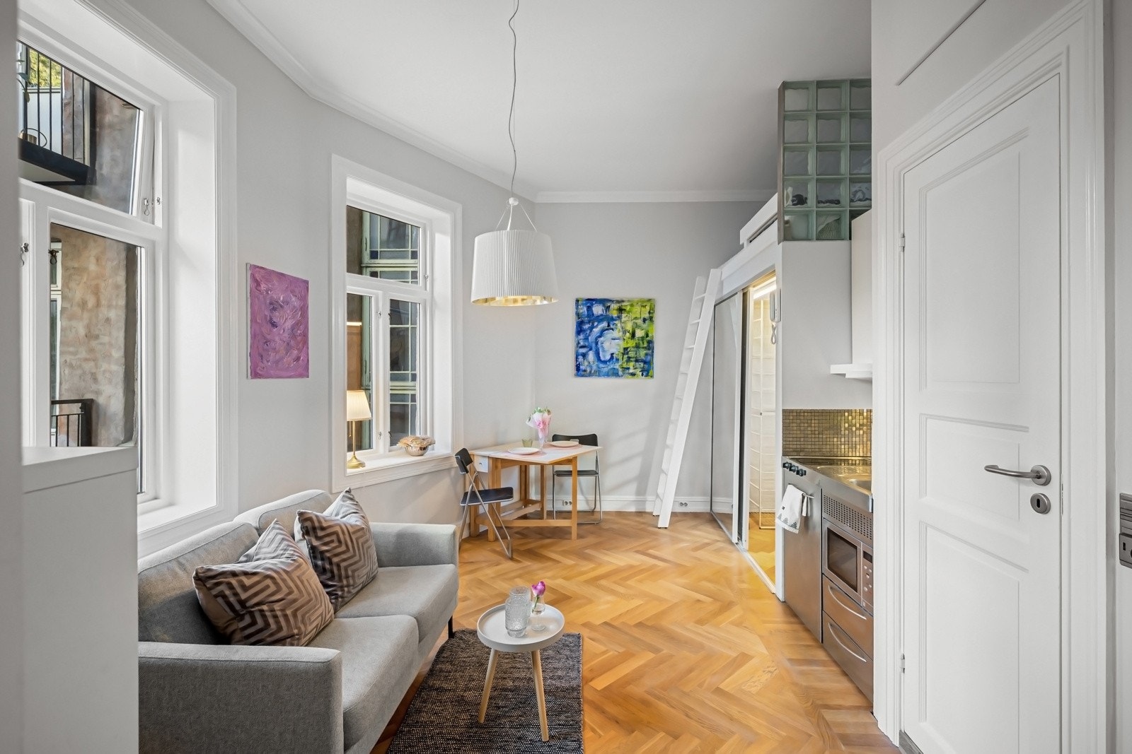 Leiligheten byr også på en svært attraktiv og fleksibel planløsning, hvor en separat del gir mulighet for gjestedel eller inntektsgivende utleie. Galleribilde