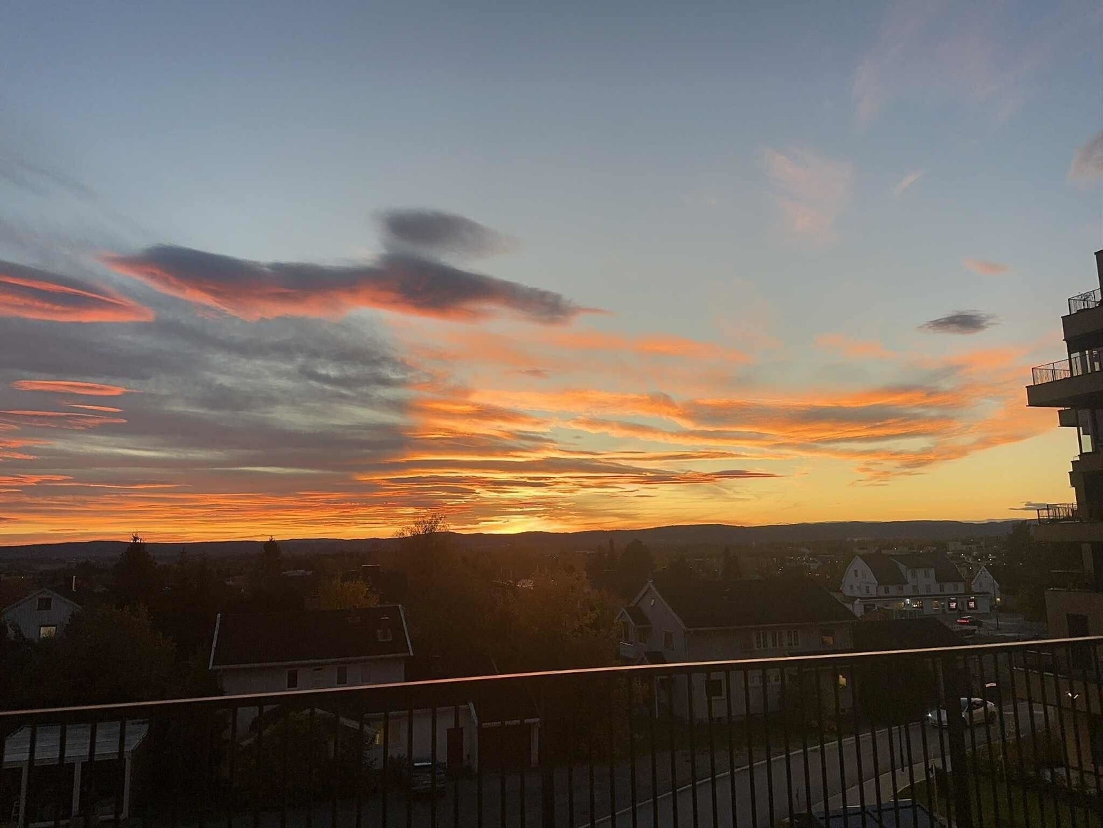 Spektakulær utsikt på kveldstid med solnedgang Galleribilde