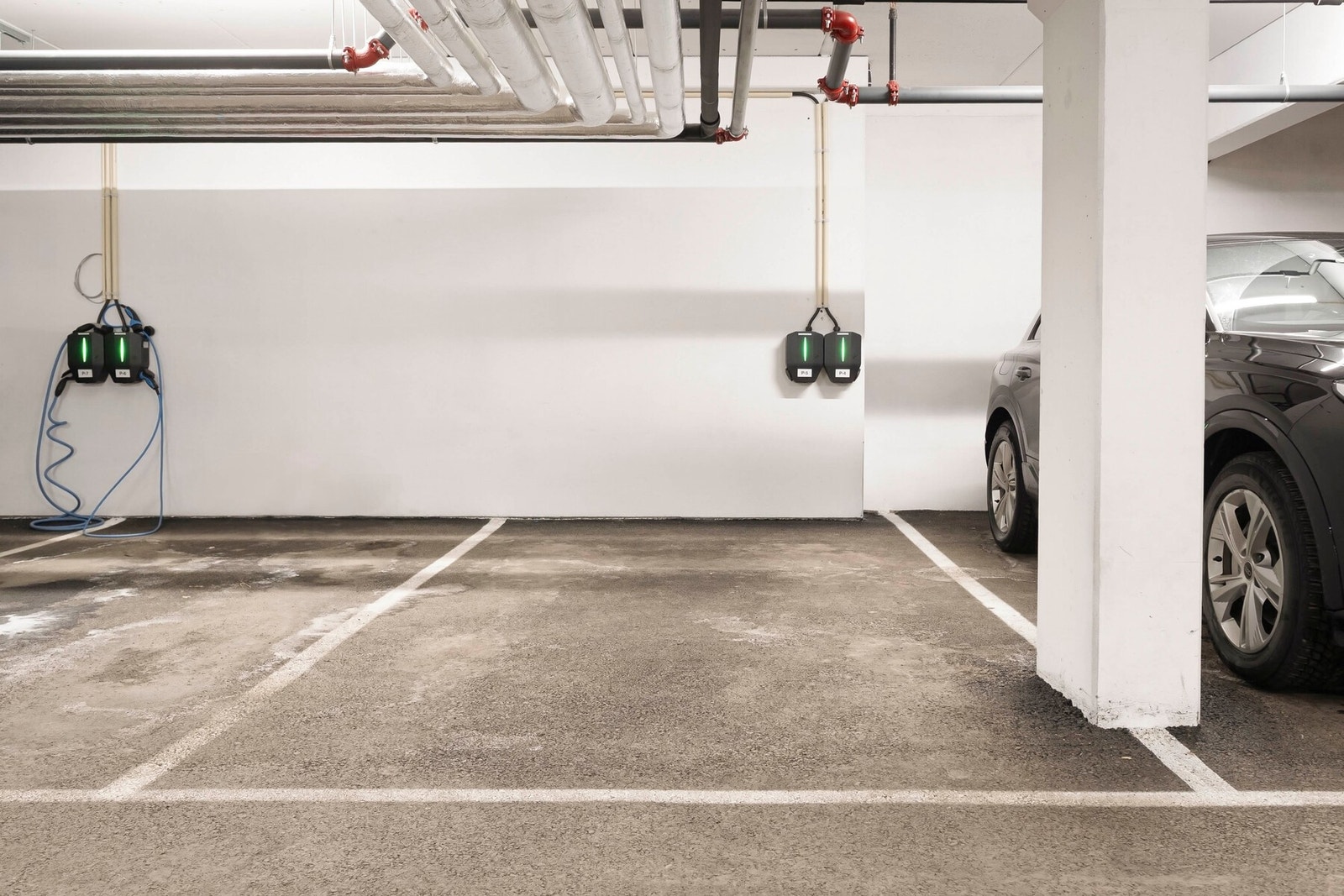 Leiligheten disponerer en parkeringsplass i felles parkeringsanlegg. Galleribilde