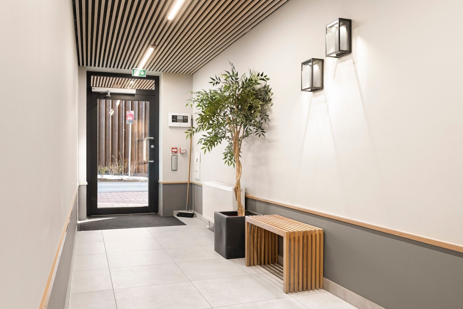 Inngangspartiet gir et moderne og innbydende inntrykk. Galleribilde