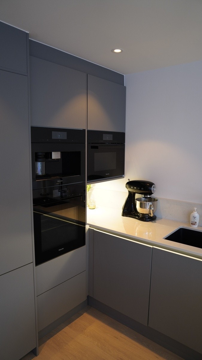 Miele Kaffemaskin, Ovn med damp funksjon, og kombinert Mikro og Damp ovn. Alle hvitevarene kan styres via app Galleribilde
