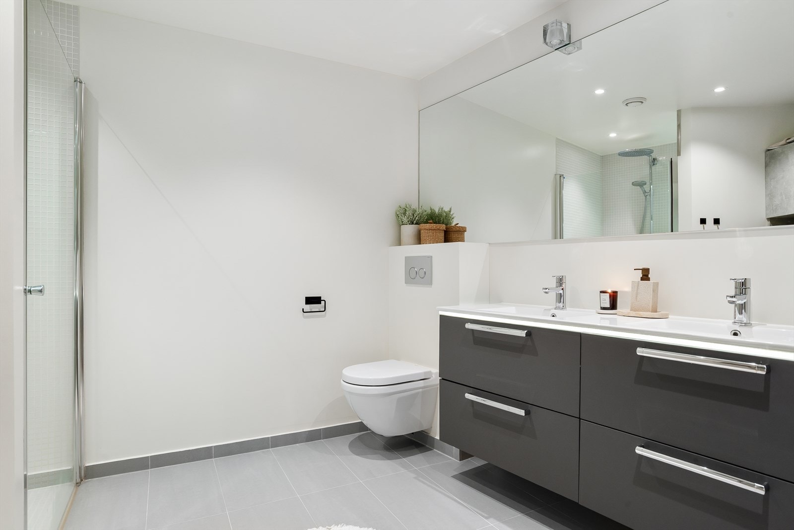 Badet er pusset opp samtidig i forbindelse med loftsutbygging i 2016. Galleribilde
