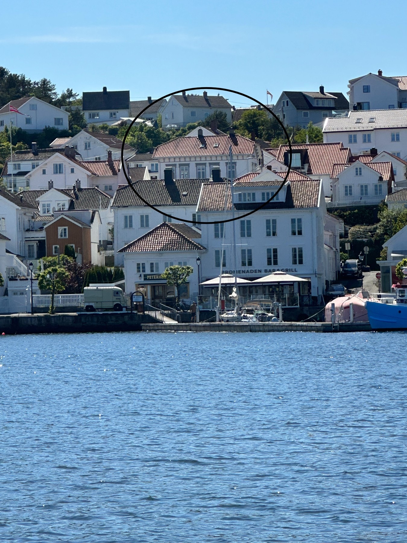 Med kort gangavstand til sjøen, restaurantgata, Kastellet badeplass og den vakre skjærgården! Galleribilde