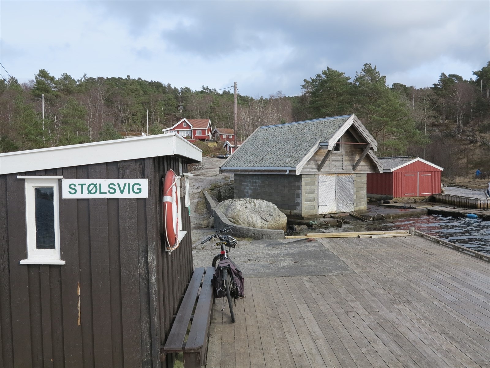 Hurtigbåtanløp ca. 30 min. gangavstand fra hytta. Ta båten til Stavanger! Galleribilde