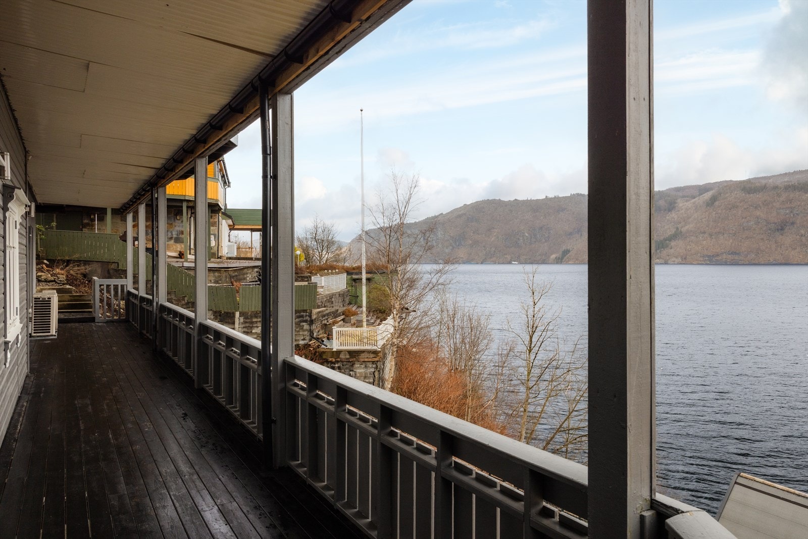 Balkong på utsiden av underetasjen. Galleribilde