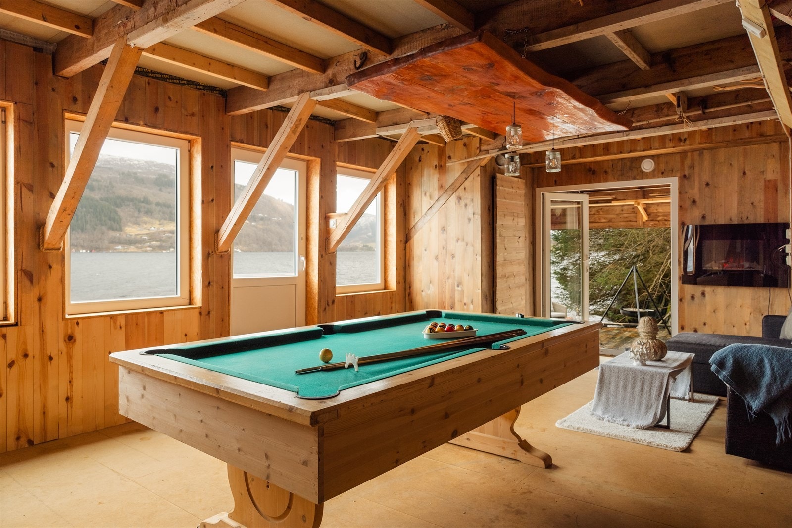 Alt innbo på visning i nøst medfølger handelen Galleribilde