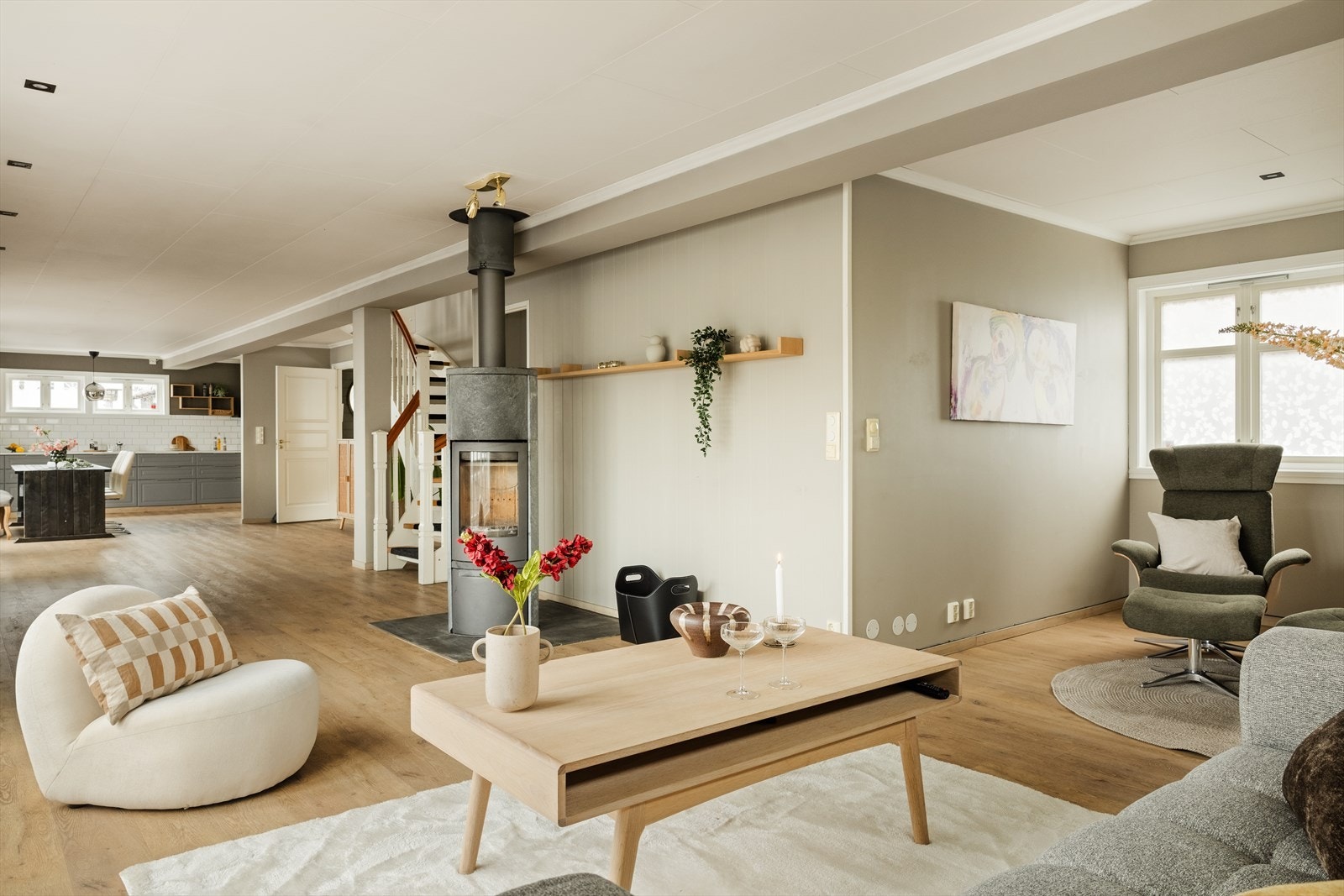 Boligen har en moderne standard med flere gode oppgraderinger de siste årene. Galleribilde