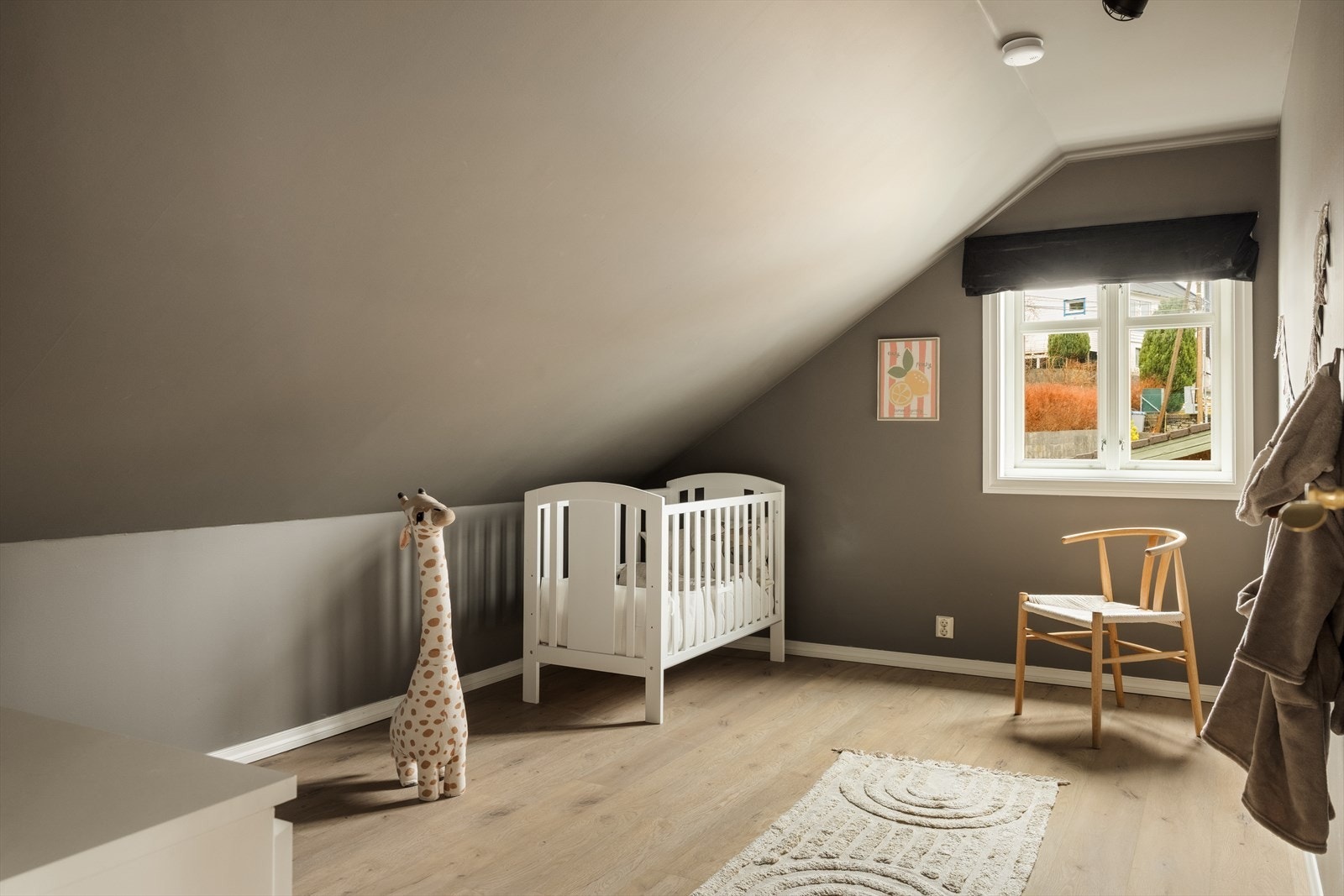 To av soverommene er på ca. 10 kvm og hovedsoverommet er på ca. 13 kvm. Galleribilde