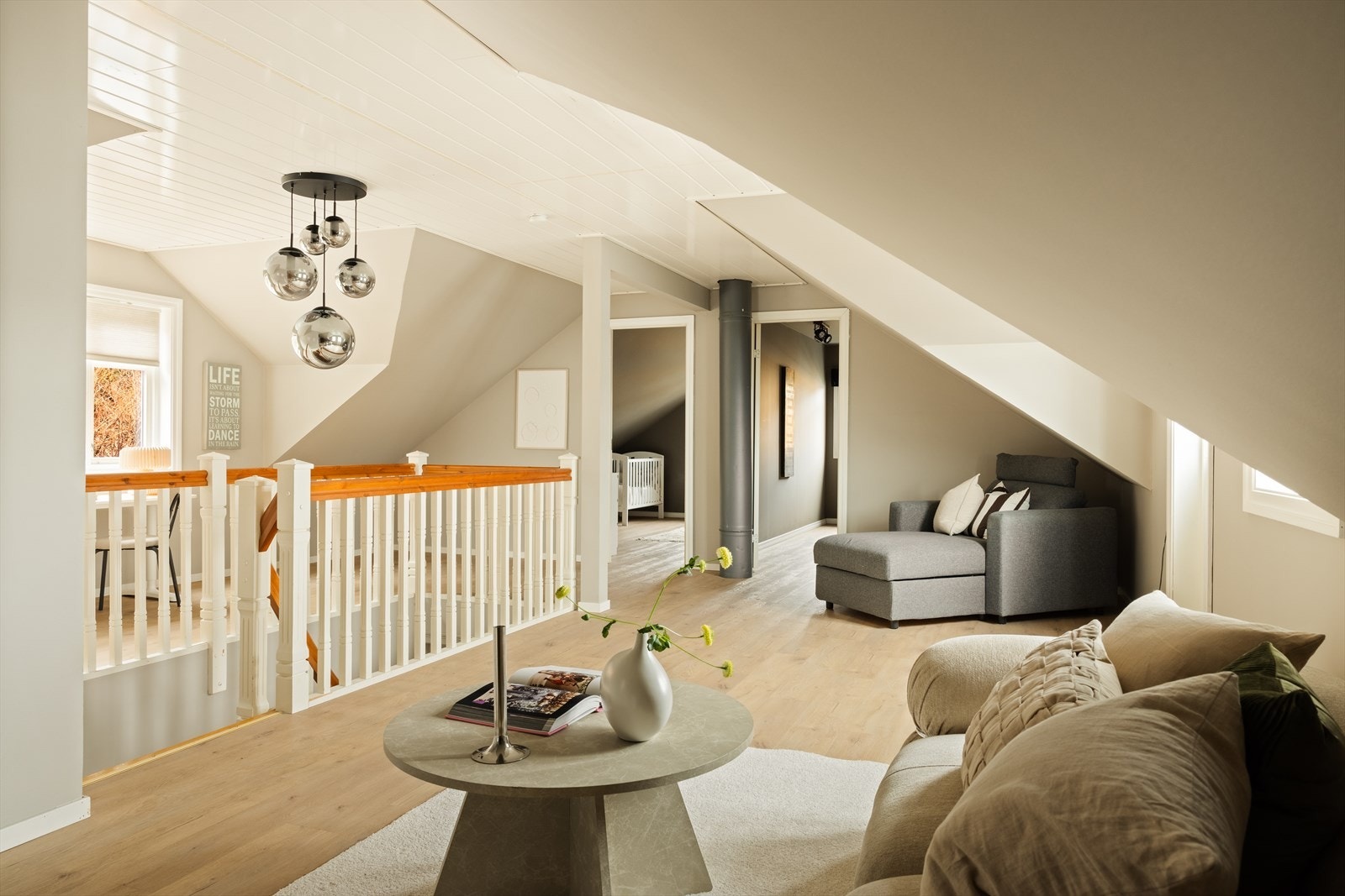 Stuen med flere soner. Galleribilde