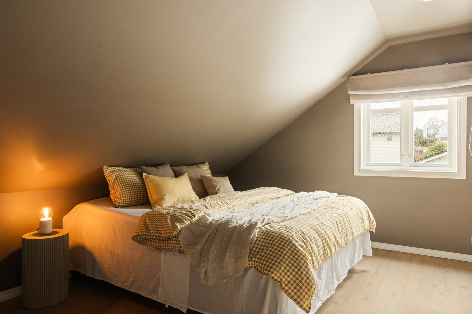 Boligens andre etasje består av tre soverom. Galleribilde