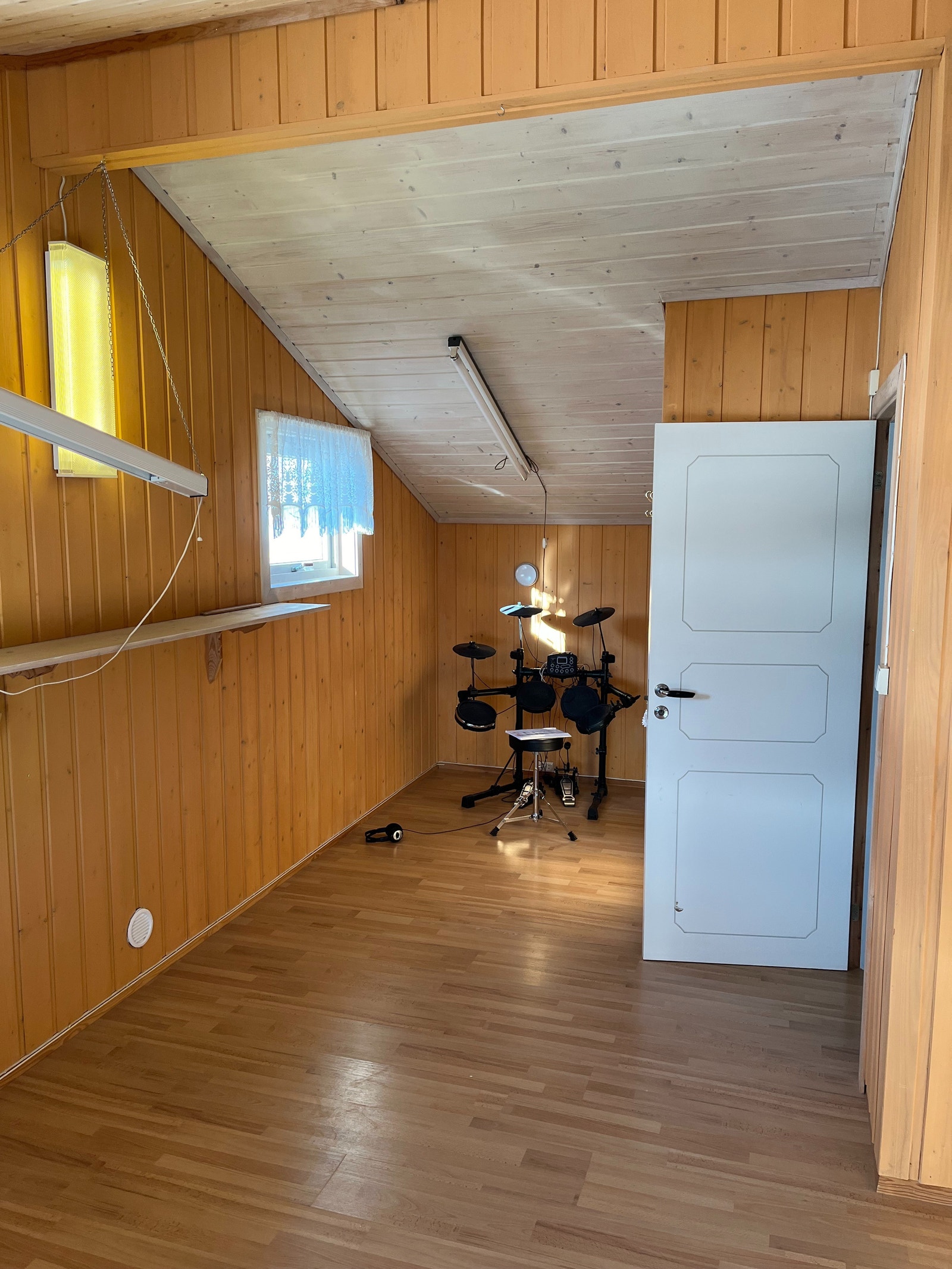Stort soverom / hobbyrom i øvre etasje Galleribilde