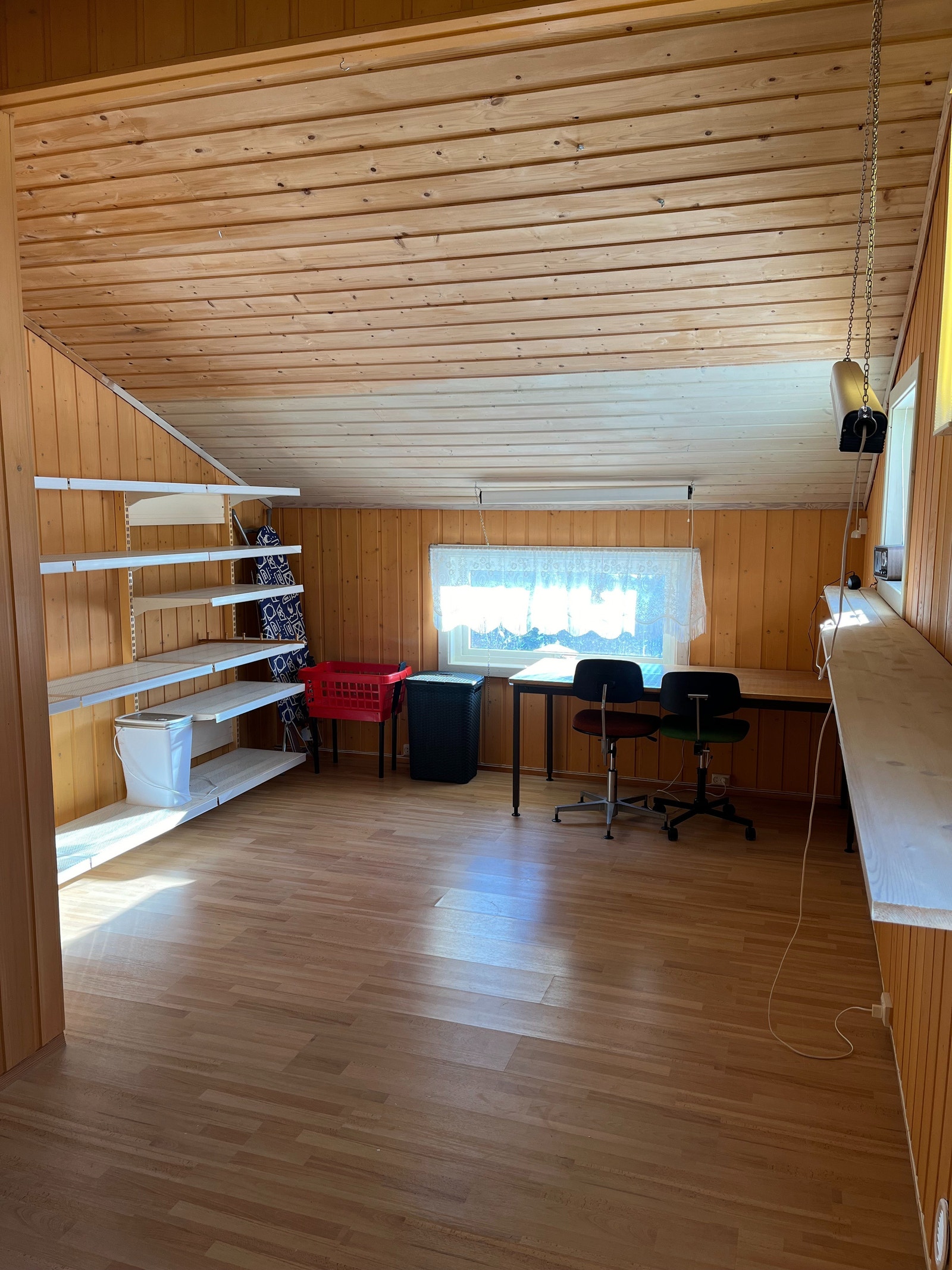 Stort soverom / hobbyrom i øvre etasje Galleribilde