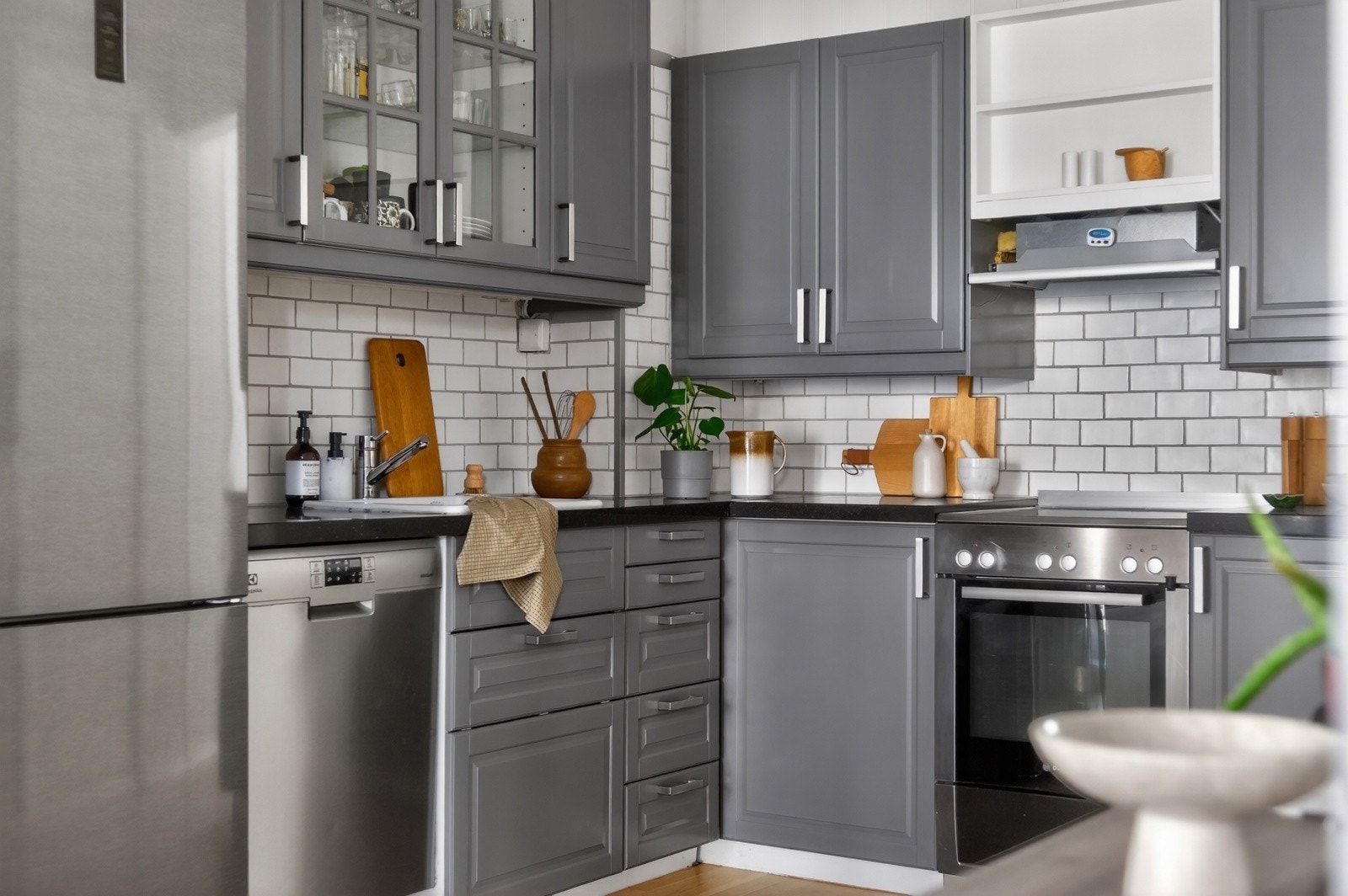 Varmtvannsberederen er plassert på kjøkkenet. Galleribilde