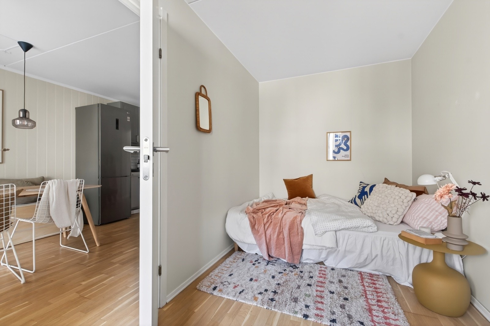 Soverommet kommer du til via kjøkkenet. Galleribilde