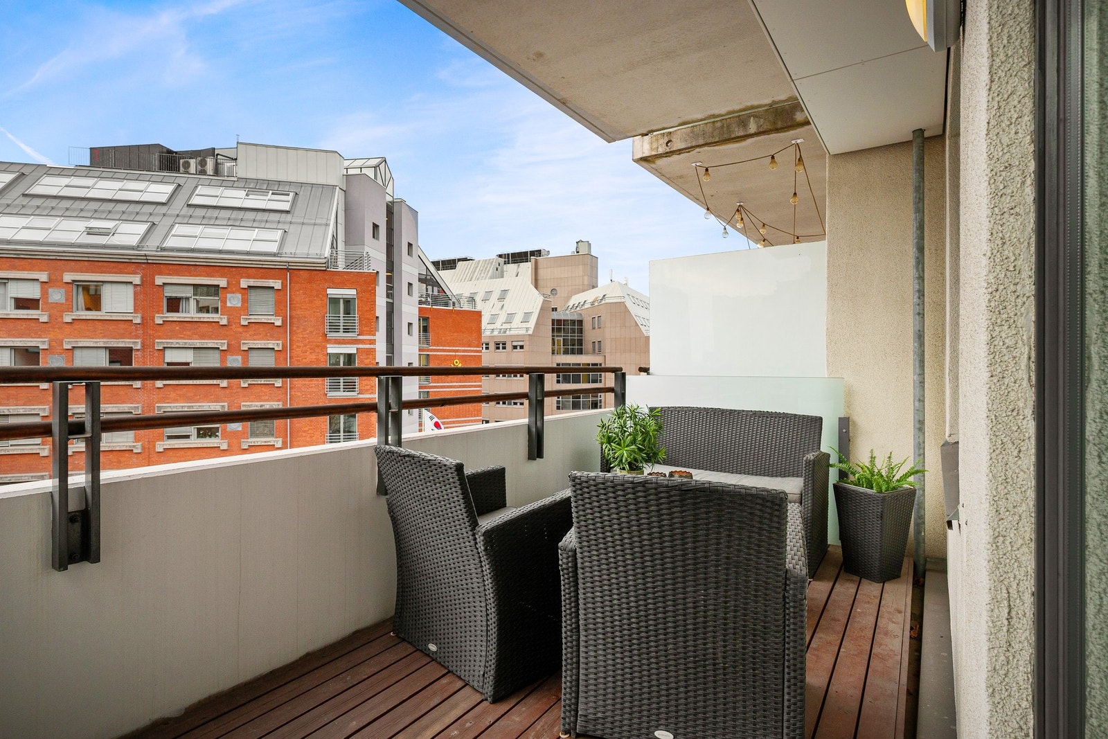 Dette er en lys og innbydende 3-roms selveierleilighet med attraktiv beliggenhet for deg som ønsker å bo sentralt, men samtidig omkranset Galleribilde