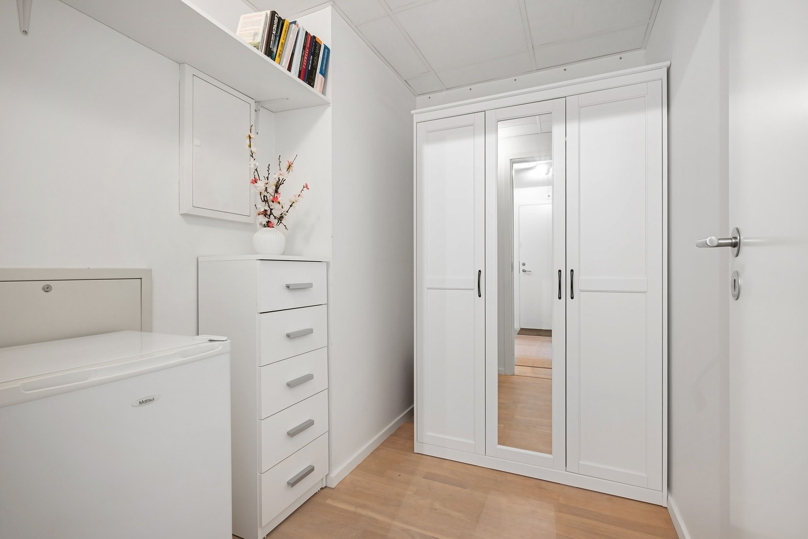 I tilknytning til entré finner du også romslig innvendig bod på ca. 4 kvm, perfekt for ekstra oppbevaring og organisering Galleribilde