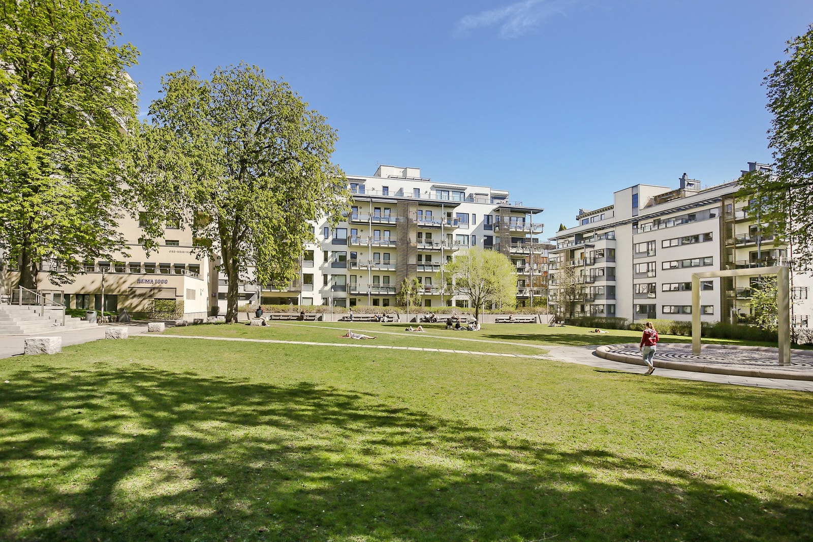 Pilestredet Park inneholder åpne vannårer/bekker, kunstprosjekter og spesiallagde skulpturer som skaper idylliske og særegne omgivelser for både store og små. For de mindre kan parken tilby flere lekeplasser, eventyrsti og det har nylig blitt etablert bik Galleribilde