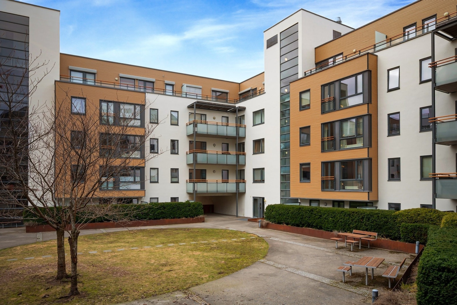 Beboerne disponerer hyggelige fellesarealer både utenom døren og i området rundt Galleribilde