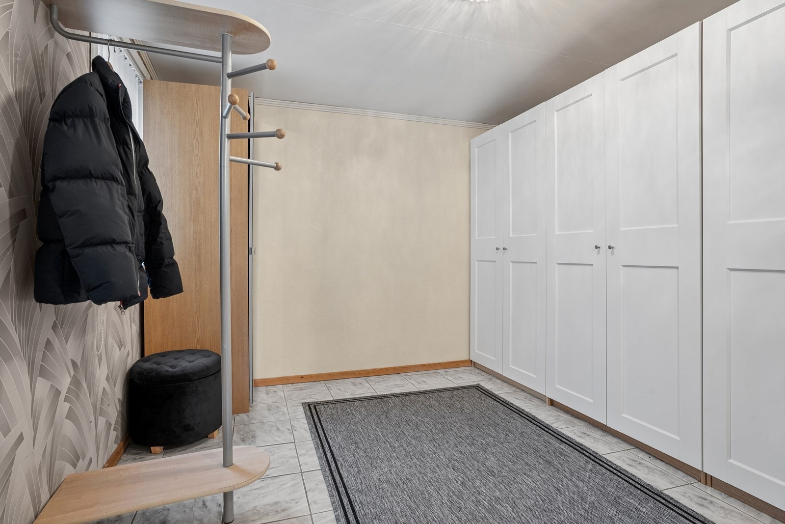 Stor garderobeløsning som medfølger Galleribilde