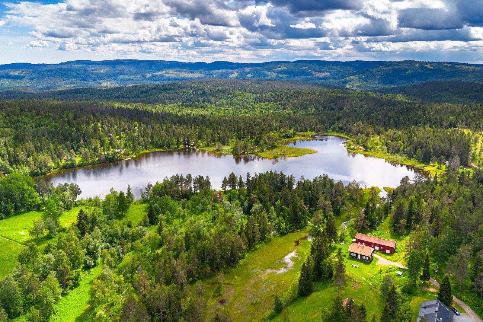 Hytta ligger usjenert til i rolige og naturskjønne omgivelser på Konnerud. Galleribilde
