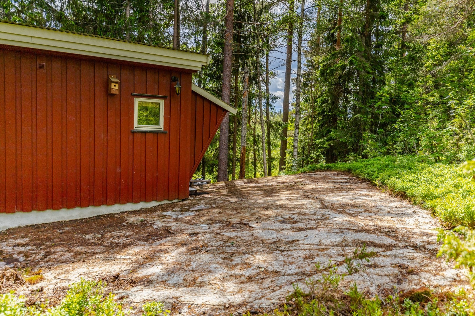 Skioldhytta ligger også i området, helt nede ved Steglevannet. Galleribilde