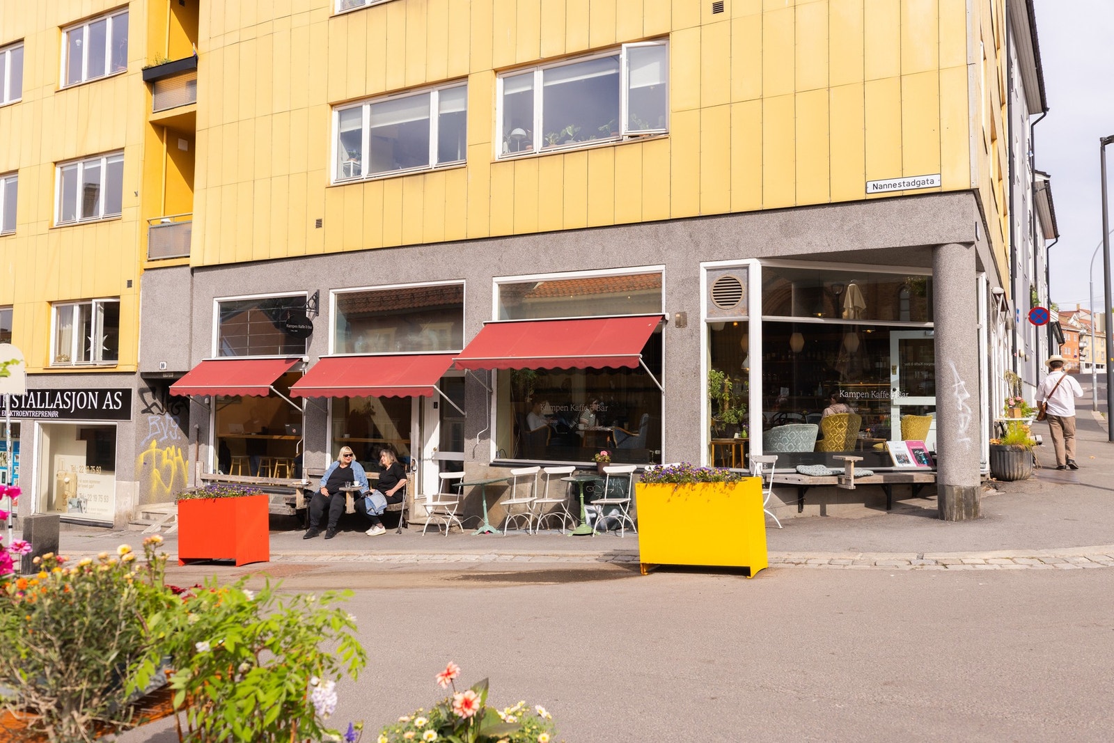 Idylliske Kampen like ved byr på hyggelige nisjebutikker, caféer og restauranter. Galleribilde