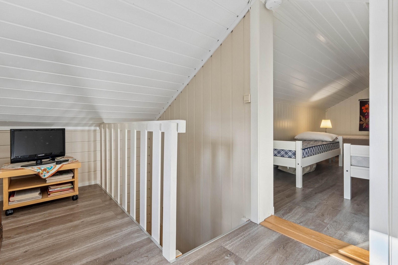 Hytta har også en hems med to hemsrom. Galleribilde