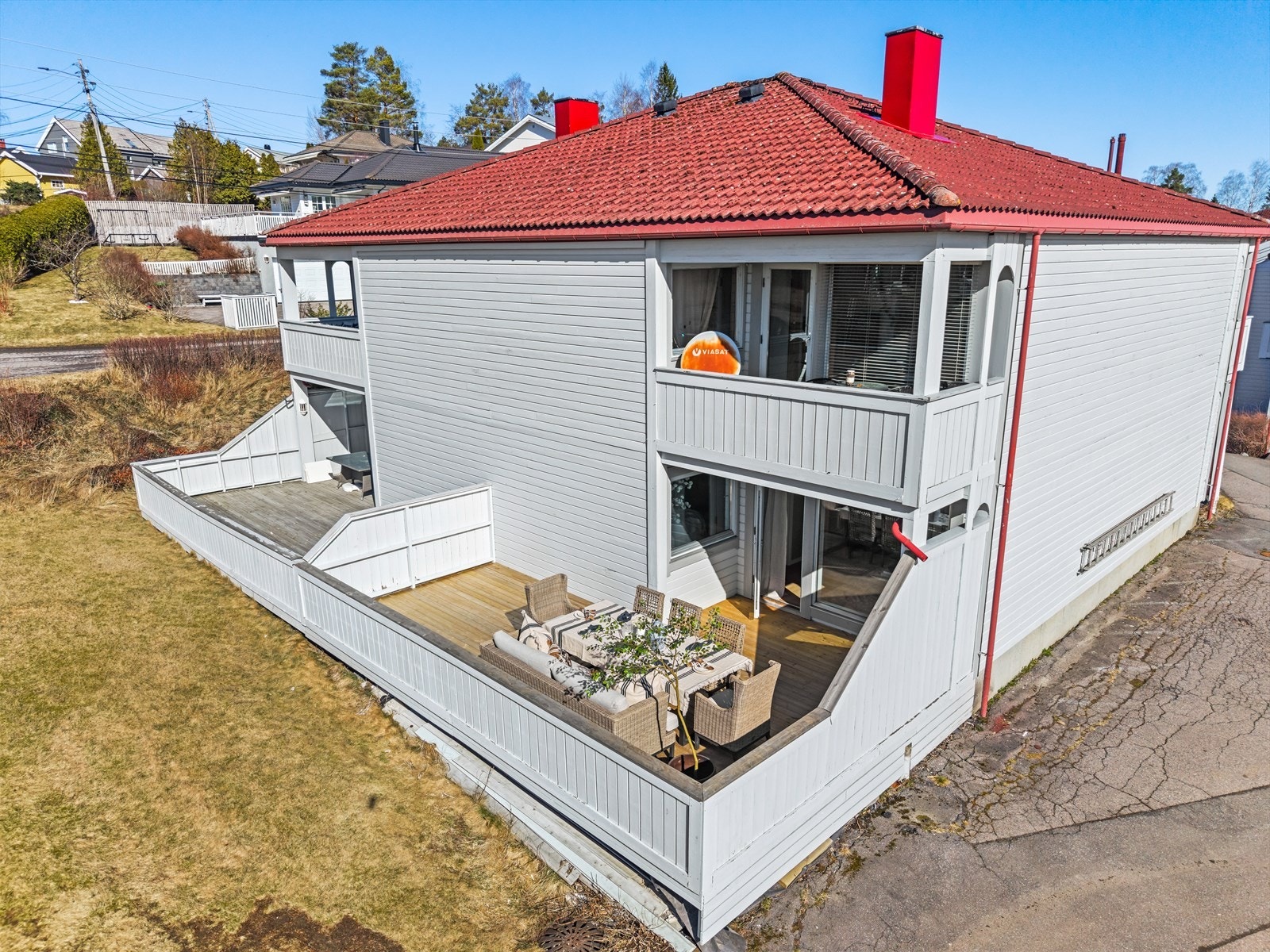 Leiligheten ligger i et attraktivt og svært barnevennlig nabolag på Fjellhamar - en perfekt base for deg som ønsker en rolig hverdag med alt i nærheten. Galleribilde