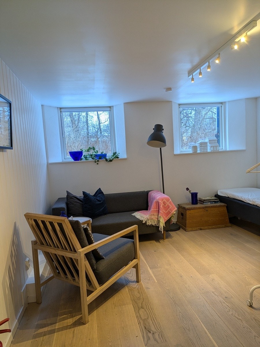 Soverom sittegruppe + ekstra seng Galleribilde