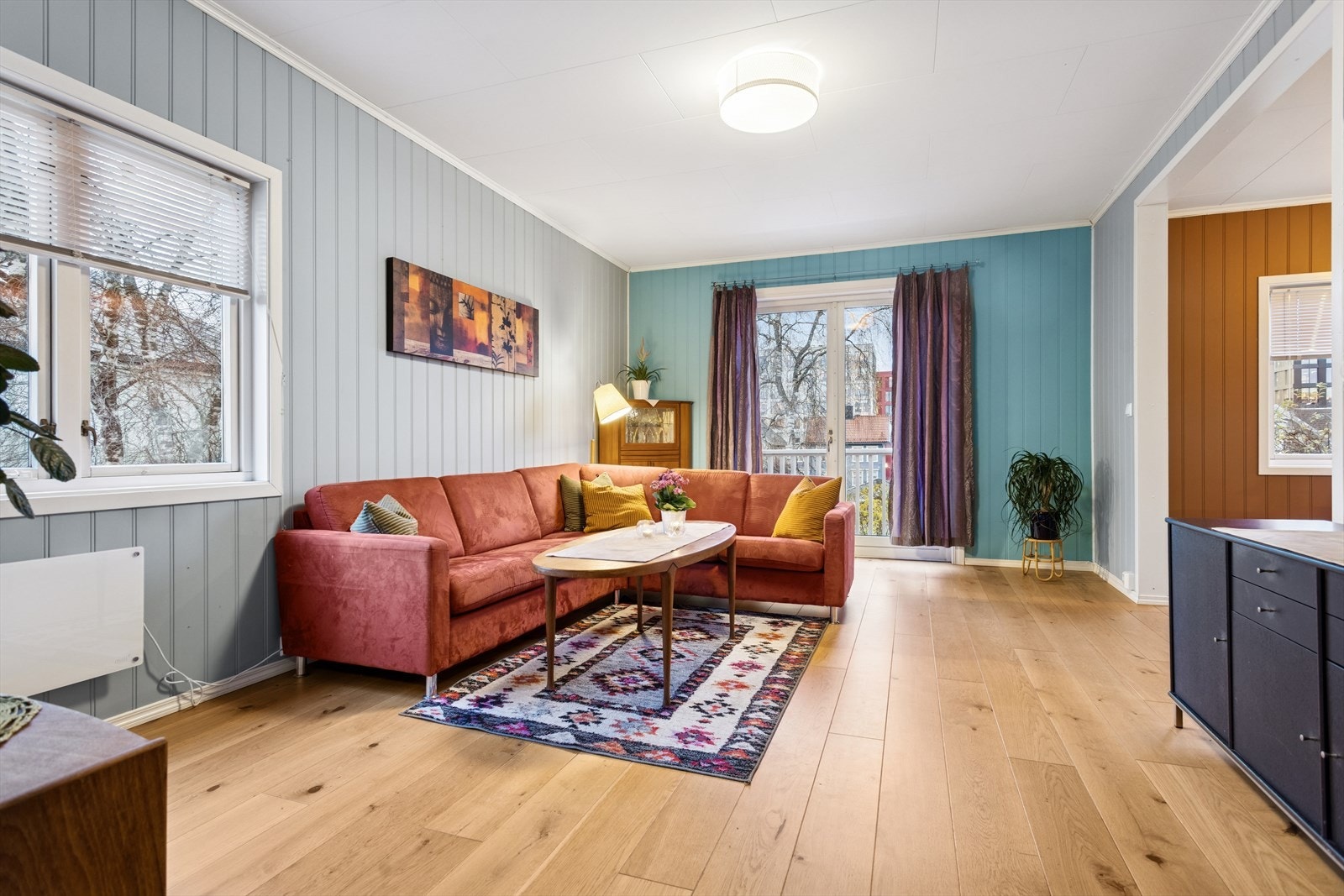 Dette er en meget flott leilighet over to plan med klassiske detaljer, god takhøyde og med et bruksareal på 97 kvm med store oppholdsrom som er lette å innrede. Galleribilde