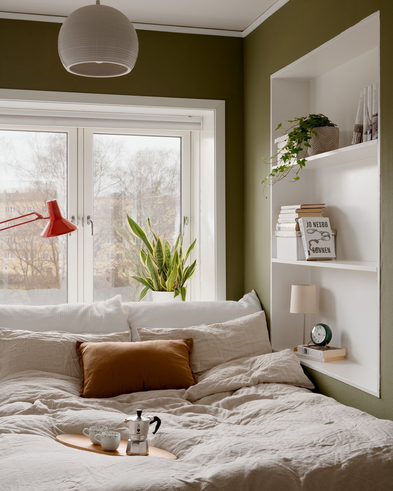 Overflater på soverom ble malt og stikkontakter byttet i 2023. Galleribilde