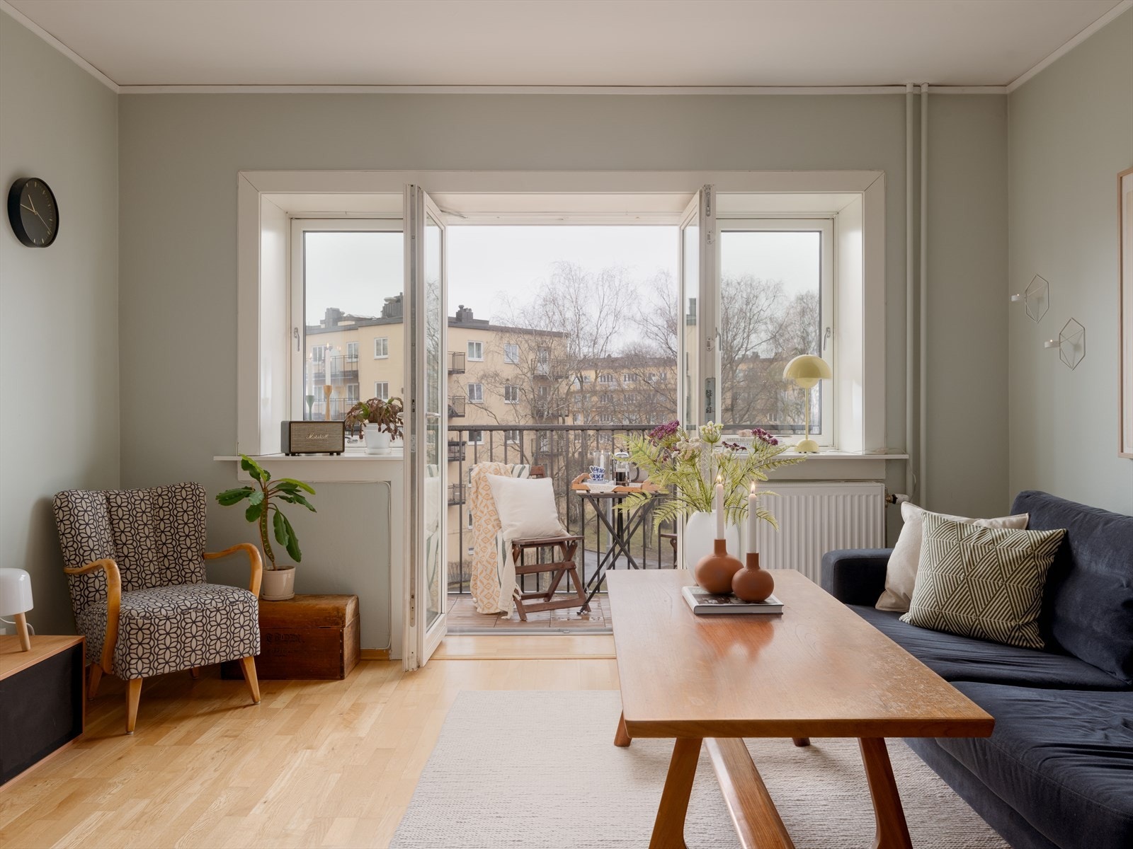 Dette er en arealeffektiv og innbydende 2-roms andelsleilighet med attraktiv beliggenhet sentralt i Oslo, mellom Sinsen og Carl Berners plass. Galleribilde