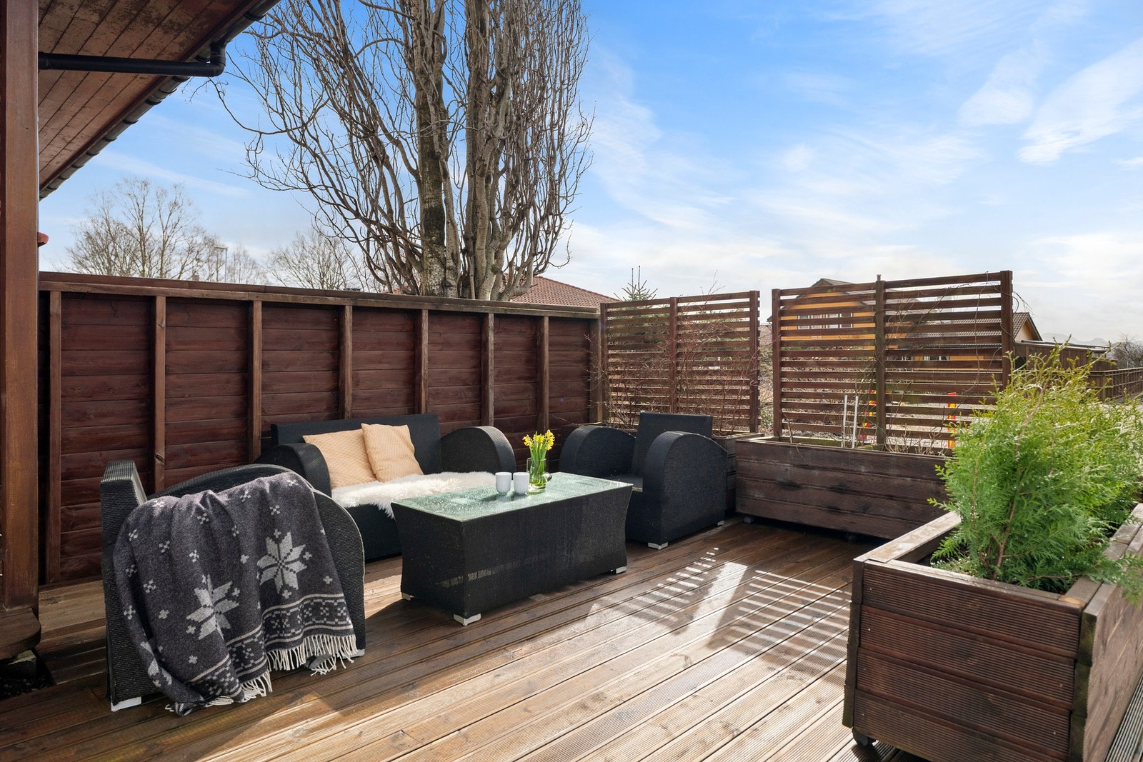 Med flere soner kan du enkelt tilpasse uteplassen etter behov - enten det er selskap, avslapning eller lek. Galleribilde