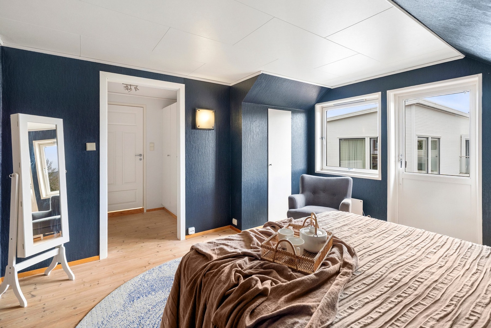 Hovedsoverommet har utgang til egen balkong. Galleribilde
