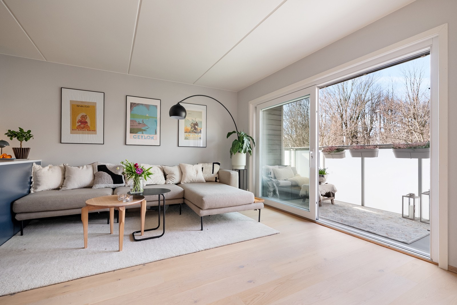 Bygget er oppført i 2018, og boligen holder en gjennomgående høy standard med moderne løsninger og påkostede tilvalg. Galleribilde