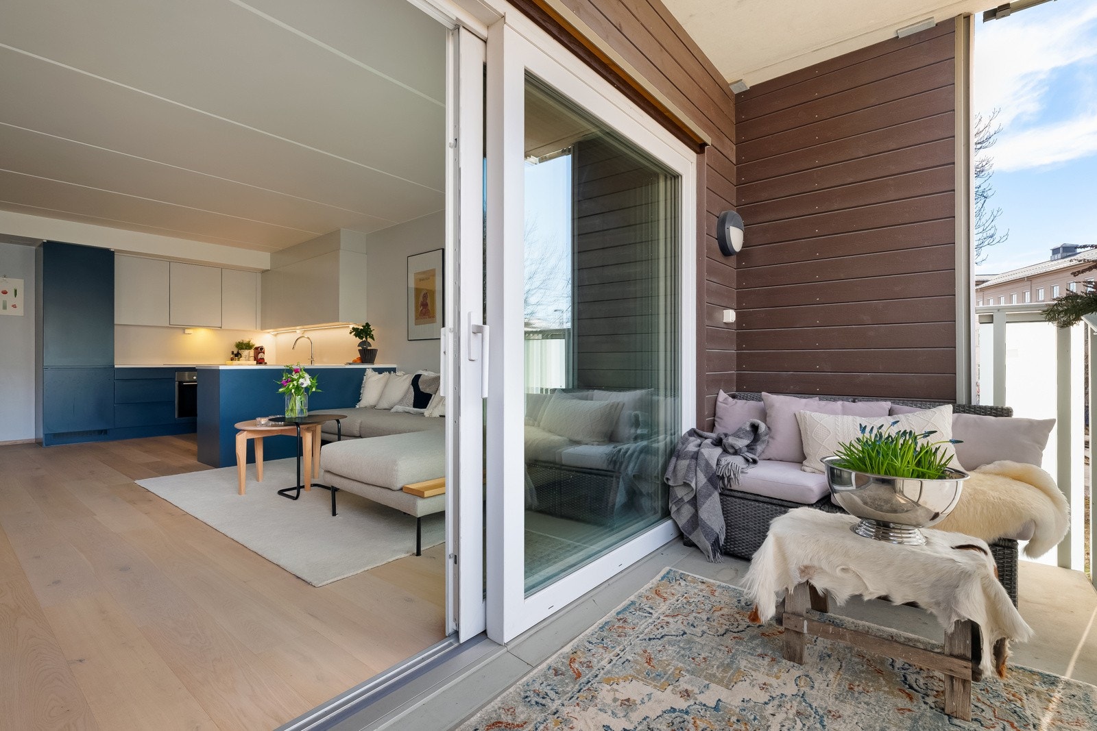 Her kommer du til en lys og stilren 3-roms beliggende i et populært og veletablert boligområde på Rosenhoff. Galleribilde