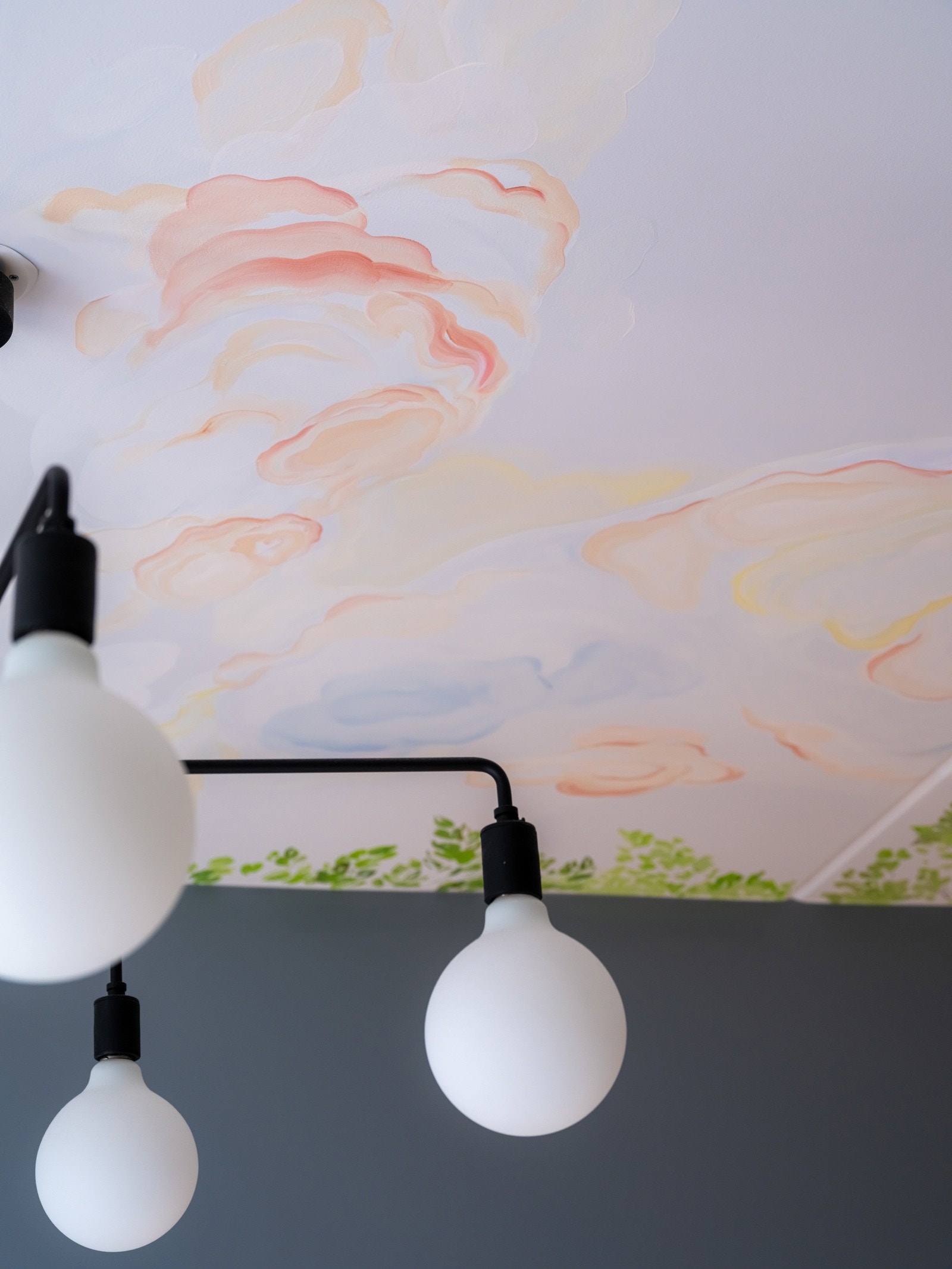 Taket er malt av Ingrid Rongstad. Galleribilde