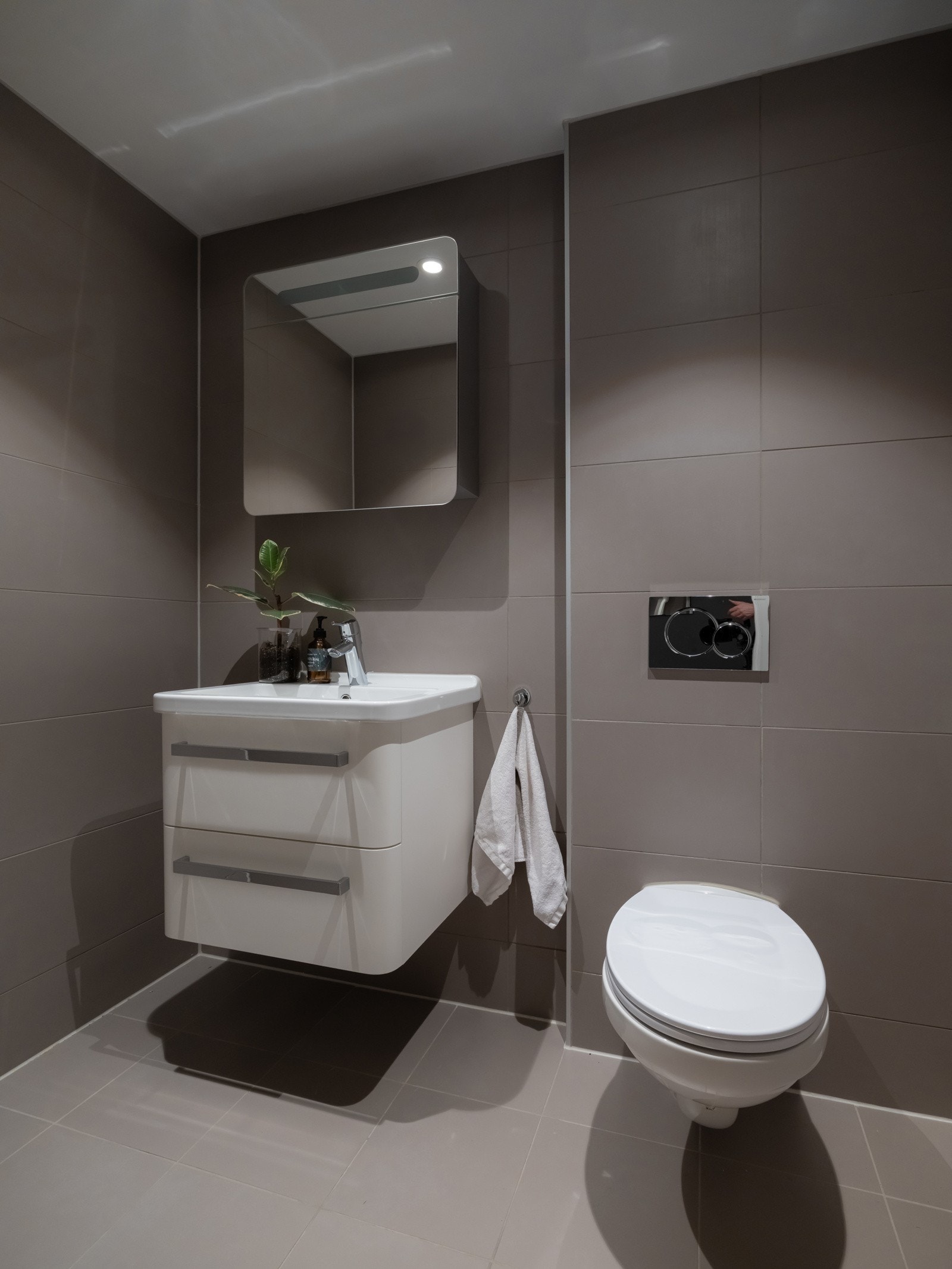 Leiligheten har i tillegg et praktisk, separat toalettrom. Galleribilde